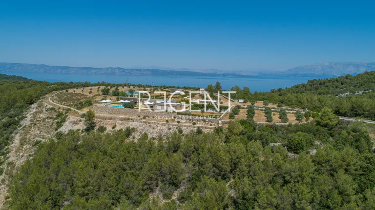 Hvar, Ivan Dolac - imanje u srcu otoka 140 000m2